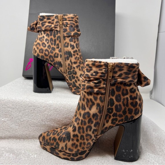 Betsey Johnson women’s Idris platform Embellished Buckle sash bootie size 5 - Picture 5 of 13